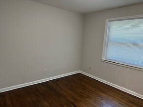 714 Middle St, Unit 1A in Bristol, CT - Foto de edificio - Building Photo