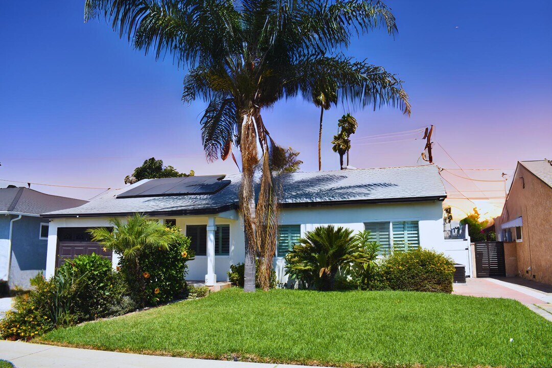 9741 Homestead St in Pico Rivera, CA - Building Photo
