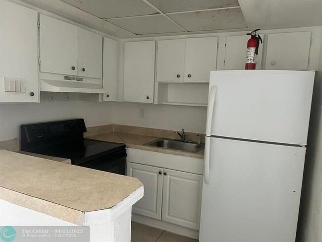 2240 NW 59th Terrace in Lauderhill, FL - Building Photo - Building Photo