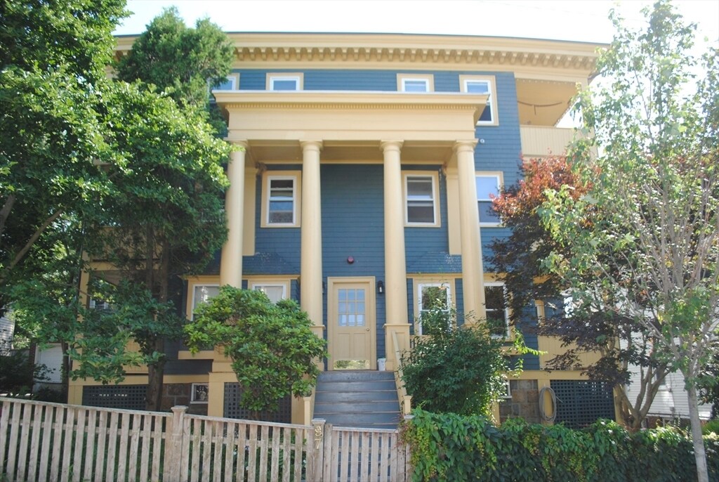 97 Montebello Rd in Boston, MA - Building Photo