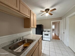 102 Main Ave in Wynantskill, NY - Building Photo - Building Photo