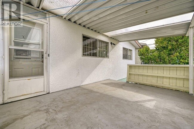3470 Dundas St in Vancouver, BC - Building Photo - Building Photo