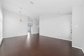 20822 Whitevine Way in Katy, TX - Foto de edificio - Building Photo