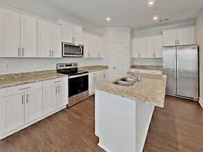 5354 Tupelo St in Nashville, TN - Foto de edificio - Building Photo