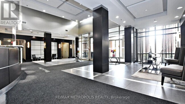 75 King St E in Mississauga, ON - Building Photo - Building Photo