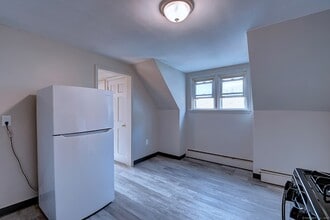 93 Meadow St in Naugatuck, CT - Building Photo - Building Photo