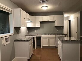 1433-1433 Mahlow Dr in Longview, TX - Building Photo