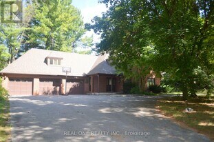 465 Woodland Acres Crescent in Vaughan, ON - Building Photo