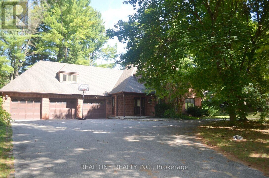 465 Woodland Acres Crescent in Vaughan, ON - Building Photo