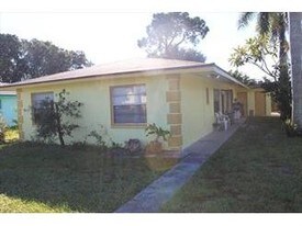 11451 Char Ann Dr in Ft. Myers, FL - Building Photo