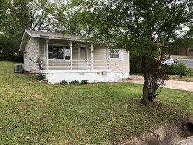 211 S 3rd St in Branson, MO - Building Photo