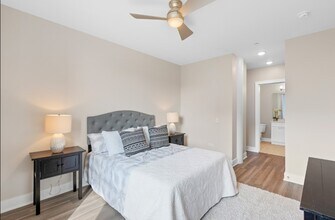 Des Plaines Tower in Des Plaines, IL - Building Photo - Building Photo