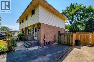 4433 Meadowvale Dr in Niagara Falls, ON - Building Photo - Building Photo