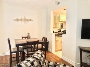 270 E Flamingo Rd, Unit 208 in Las Vegas, NV - Building Photo - Building Photo