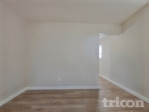 490 Fox Trot Dr in Columbia, SC - Foto de edificio - Building Photo