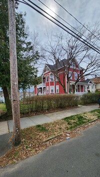 126 Winthrop St in New Britain, CT - Foto de edificio - Building Photo