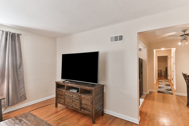 6927 Chippewa St, Unit 1 East in St. Louis, MO - Building Photo - Building Photo