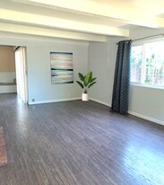 940 E Lassen Ave in Chico, CA - Building Photo