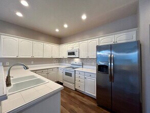 10691 SW Celeste Ln in Portland, OR - Building Photo - Building Photo