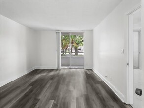 941 Lyons Rd in Coconut Creek, FL - Building Photo - Building Photo