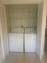 639 Executive Center Dr in West Palm Beach, FL - Building Photo - Building Photo