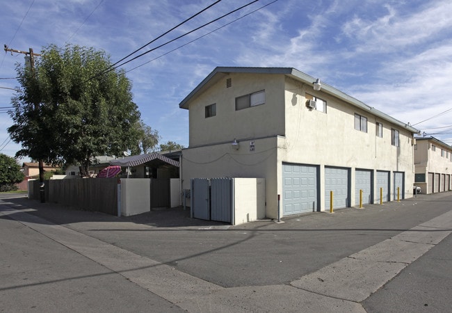 3238 W Cabot Dr in Anaheim, CA - Building Photo - Building Photo