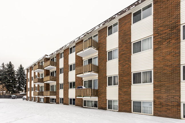 Southgate Court in Edmonton, AB - Building Photo - Building Photo