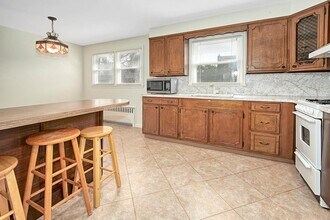 8 Willow St in Harrison, NY - Building Photo - Building Photo
