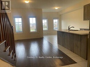 33 Brixham Ln in Brampton, ON - Building Photo - Building Photo