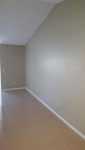 10330 Fox Trail Rd S in Royal Palm Beach, FL - Foto de edificio - Building Photo