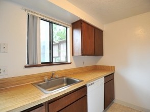 Cedar Crest Townhomes in Lincoln City, OR - Building Photo - Interior Photo