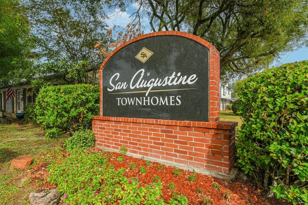 1235 Lyric Ln in Pasadena, TX - Foto de edificio