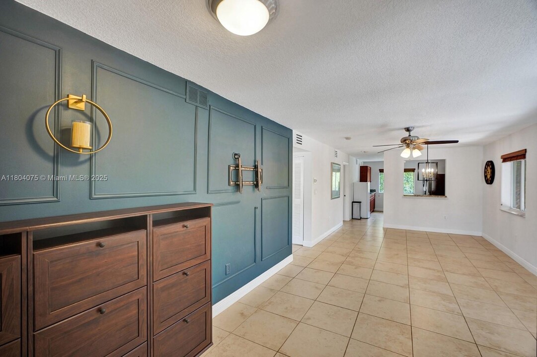 6235 SW 47th Manor in Davie, FL - Building Photo