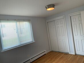 8027 W Foster Ln, Unit Garden North in Niles, IL - Foto de edificio - Building Photo