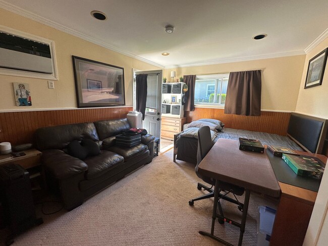 2111 Oakley Ave in Menlo Park, CA - Building Photo - Building Photo