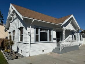 8337 Alameda St in Downey, CA - Foto de edificio - Building Photo