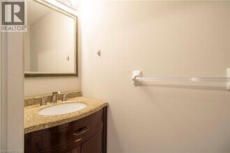 26 Kendrick Ct in Hamilton, ON - Building Photo - Building Photo