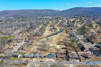 8129 Hickory Hill Ln SE in Huntsville, AL - Building Photo - Building Photo