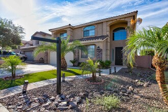 2237 W Bonanza Ln in Phoenix, AZ - Building Photo - Building Photo