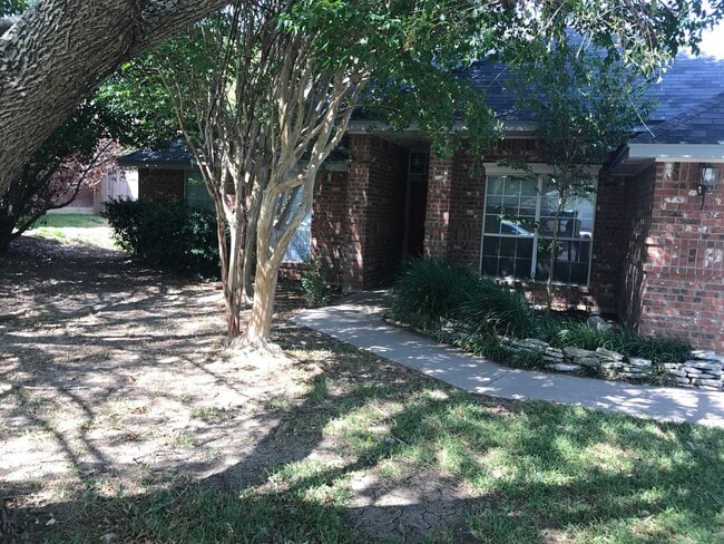 property at 1805 Diana Ln