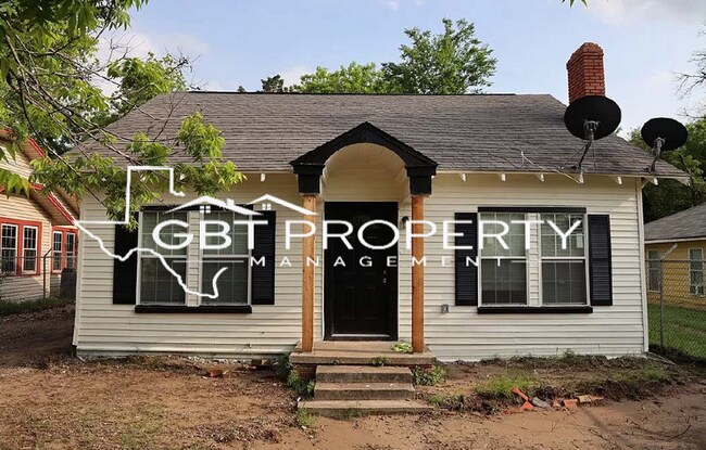818 E Palestine St in Mexia, TX - Building Photo - Building Photo