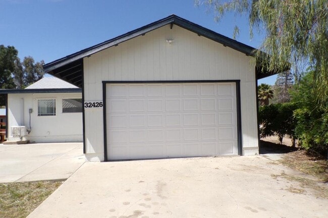 32426 Ave D in Yucaipa, CA - Building Photo - Building Photo