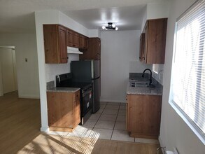 6561 Fulton Ave in Van Nuys, CA - Foto de edificio - Building Photo