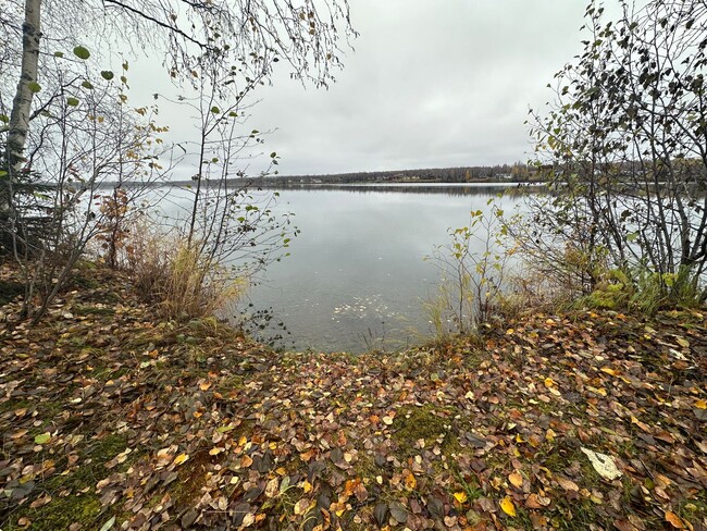 property at 601 W Lake View Ave