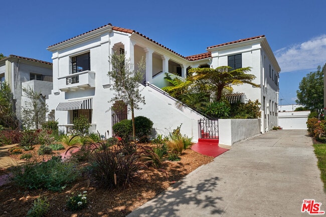 property at 1087 S Genesee Ave