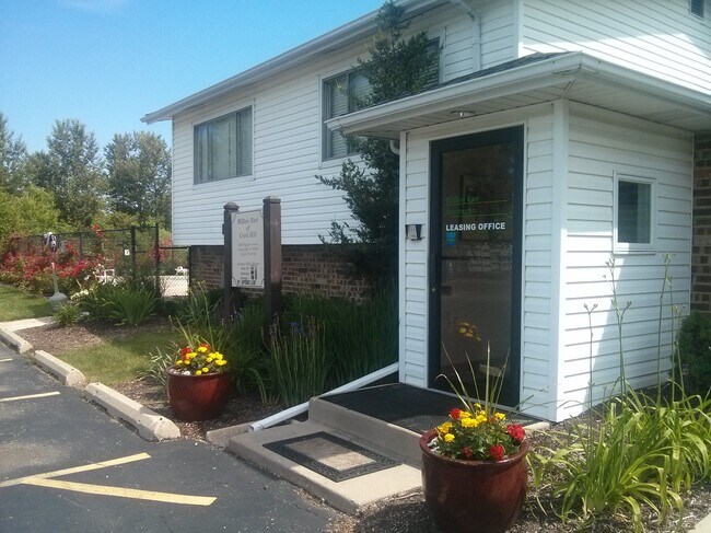Willow Run of Crest Hill in Crest Hill, IL - Foto de edificio - Building Photo