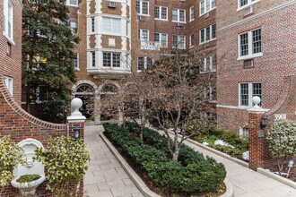 3901 Connecticut Ave NW in Washington, DC - Foto de edificio - Building Photo