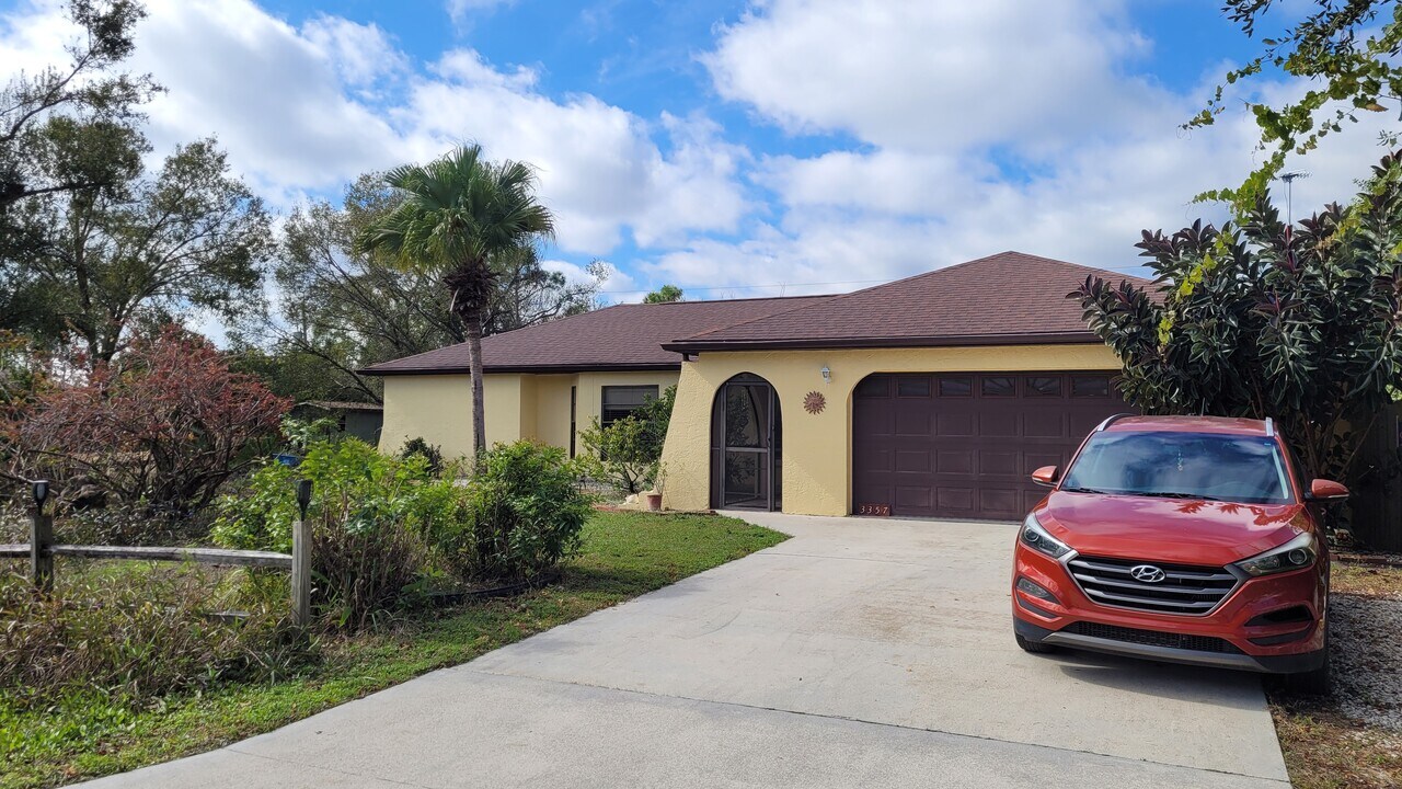 3357 Vassar St in Port Charlotte, FL - Building Photo