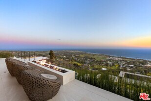 5366 Horizon Dr in Malibu, CA - Building Photo