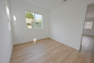 11241 Morrison St in North Hollywood, CA - Foto de edificio - Building Photo